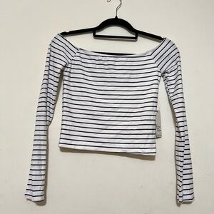 Off-Shoulder Long Sleeve Women's Top - Crop top size M NWT